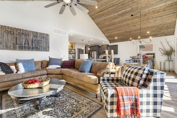 Indian Point - 4-Bedroom Lodge 188