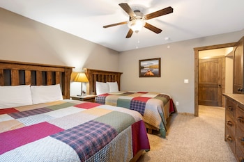2-BD Lake View Condo - Penthouse Suite - 1211