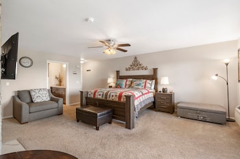 2-BD Lake View Condo - Walk-In Level - 1505