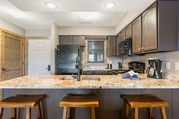 1-BD Condo - Walk-In Level - 1106B