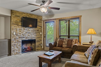 2-BD Waterfront Condo - Walk-In Level - 607
