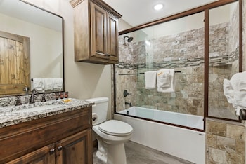 2-BD Lake View Condo - Walk-In Level - 1508