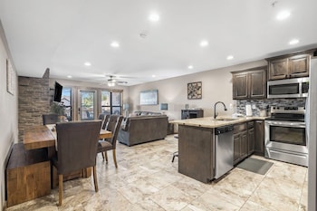 3 Bedroom Condo #1103