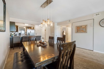 1-BD Lake View Condo - Walk-In Level - 1505