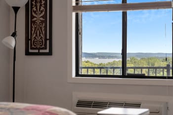 2-BD Lake View Condo - Walk-In Level - 1505