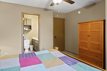 2-BD Waterfront Walk-In Condo - 606
