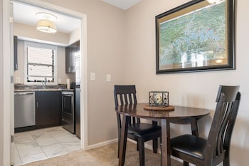 Studio Lake View Condo - Walk-In Level - 1505