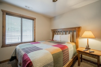 2-BD Waterfront Condo - Walk-In Level - 607