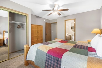 2-BD Waterfront Walk-In Condo - 605