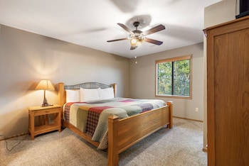 2-BD Waterfront Penthouse Condo 611