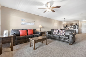 2-BD Condo - Walk-In Level - 1105