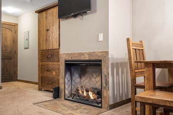 Studio Lake View Condo - Walk-In Level - 1508