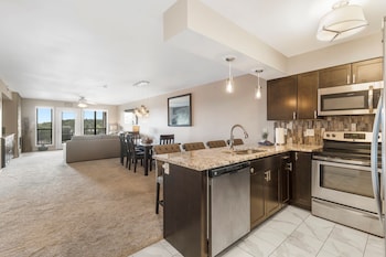 1-BD Lake View Condo - Walk-In Level - 1505