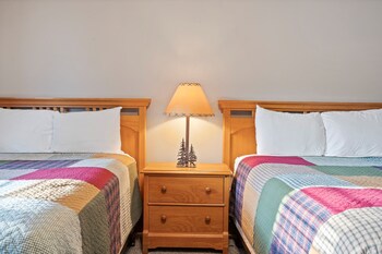 2-BD Waterfront Penthouse Condo 611