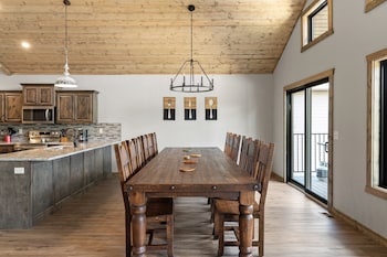 Indian Point - 5-Bedroom Lodge 170