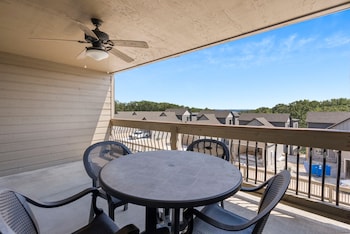 2-BD Lake View Condo - Walk-In Level - 1508