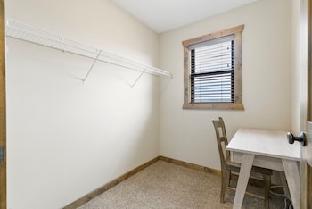 3-BD Lake View Condo W/ Loft - Penthouse Suite - 1212