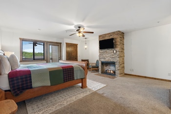 2-BD Lake View Condo - Walk-In Level - 1107