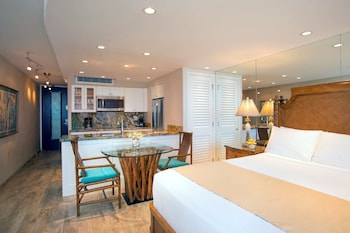 Premium Studio, 1 King Bed, Kitchen, Balcony, Oceanfront