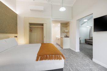 Suite with Gardenview 1 King
