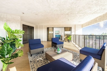 Suite, 1 King Bed, Non Smoking, Balcony