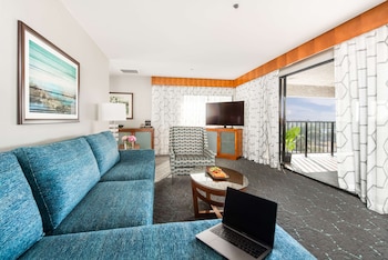 Suite, 1 King Bed, Non Smoking, Balcony