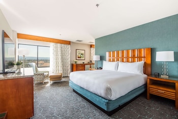 Suite, 1 King Bed, Non Smoking, Balcony