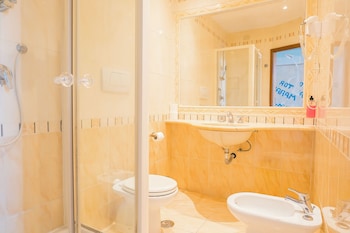 Shared Dormitory, Women only (6 people)