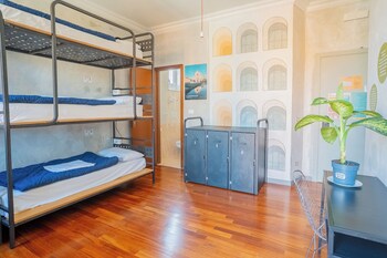 Bed in 5 bed mixed dorm