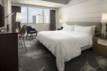 Urban, Suite, 1 King Bed, River View, Corner
