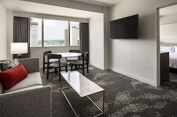 Urban, Suite, 1 King Bed, River View, Corner