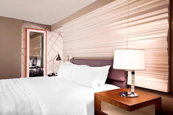 Room, 1 King Bed, City View, Corner
