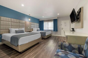 Standard Room, 2 Queen Beds, Non Smoking, Refrigerator
