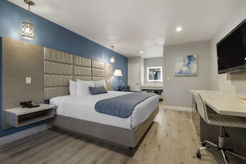 Standard Room, 1 King Bed, Non Smoking, Refrigerator
