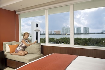 Classic Room, 2 Queen Beds, Lagoon View