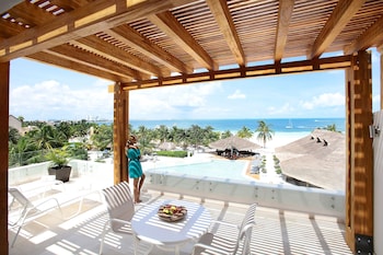 Signature Suite, 1 King Bed, Oceanfront