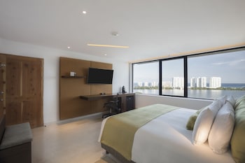 Suite, 1 King Bed, Terrace, Ocean View