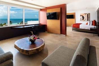 Club Suite, 2 Queen Beds, Ocean View