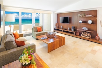 Suite, 1 King Bed (Caribbean)