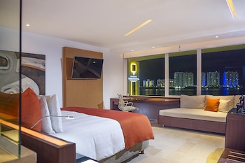 Classic Room, 2 Queen Beds, Club Lounge Access, Lagoon View