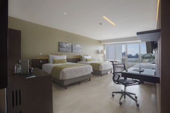 Club Room, 2 Queen Beds (Signature)