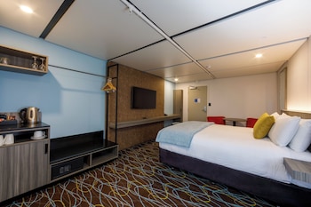Superior Room, 1 King Bed, River View
