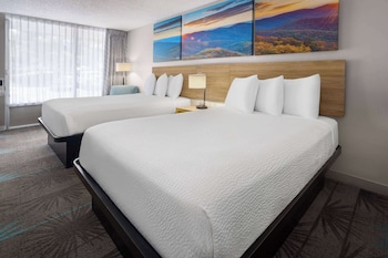 Deluxe Room, 2 Double Beds, Smoking