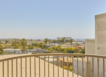 Room, 2 Queen Beds, City View