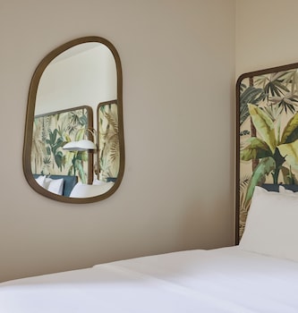 Suite, 1 King Bed (Sunset)
