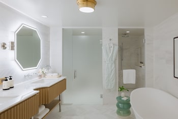 Suite, 1 Bedroom, Corner (Malibu Oceanfront)