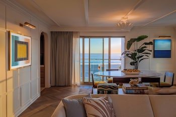 Suite, 1 King Bed, Oceanfront (Pacifica)