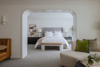 Room, 1 King Bed, Roll-in Shower, Pool View (the 720, Mobility Accessible)
