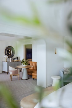 Suite, 2 Bedrooms, Mobility Accessible (City View)