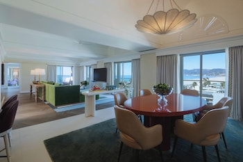 Suite, 1 King Bed, (Malibu Sunset)